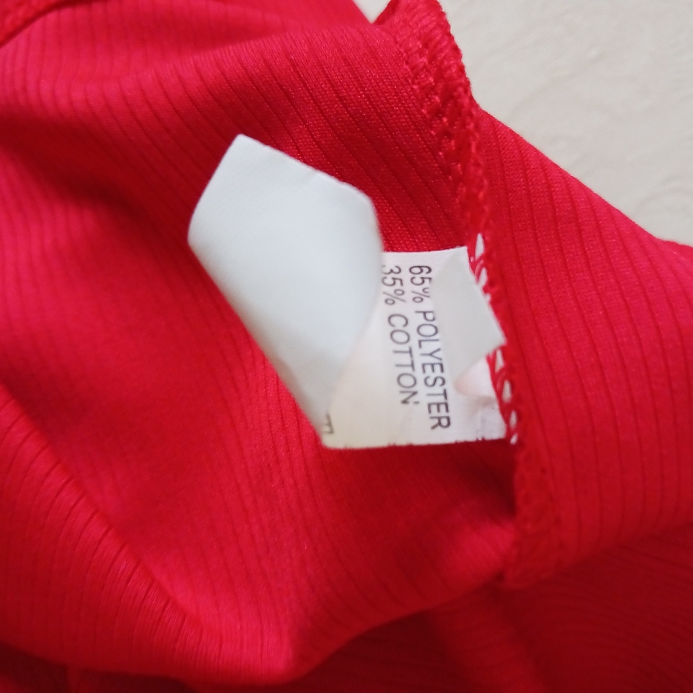 💋💋Red Turtleneck Top with Faux Pearl Collar and Cuffs NWOT *See Measurement* - Picture 14 of 14